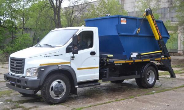 Вывоз мусора у метро Марксистская